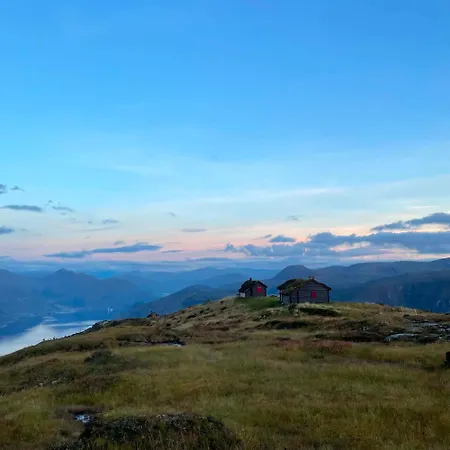 Bakartunet * Naustdal